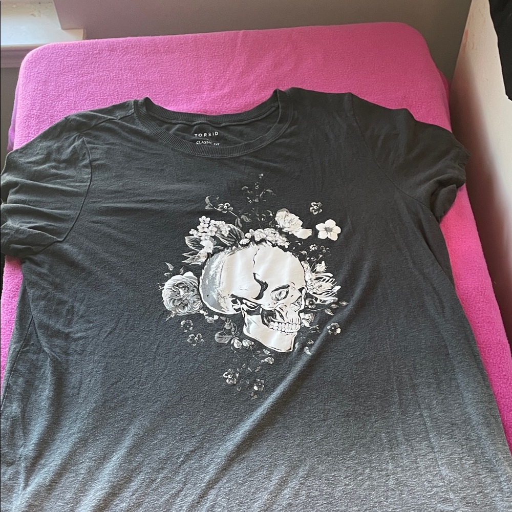 Torrid Black Floral Skull Men's Tee